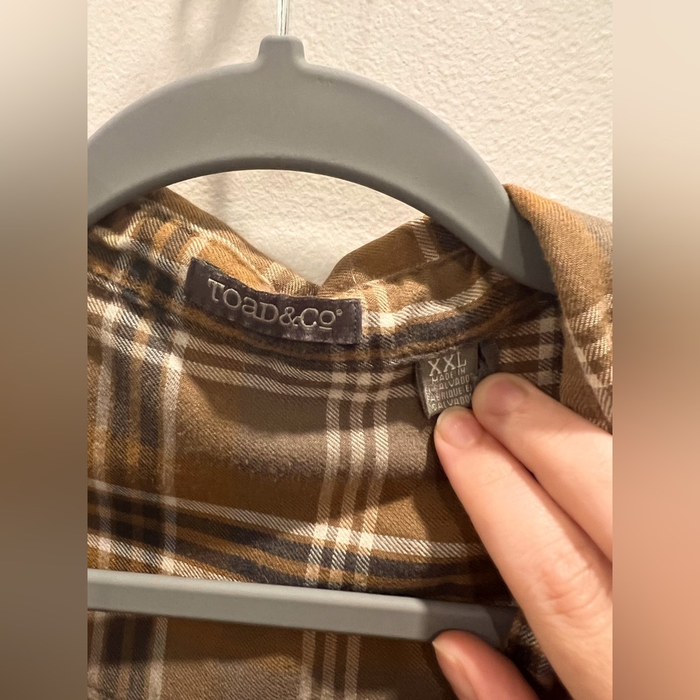 Toad&Co button down - Picture 2 of 4
